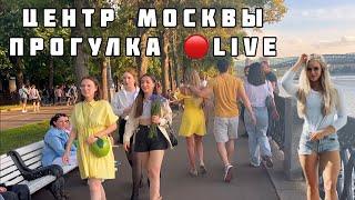 Русский уличный стиль в Москве.Богатая,роскошная молодежь прогуливается по улицам